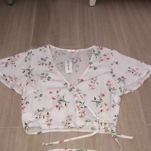 Never worn Pacsun Top with Flowers